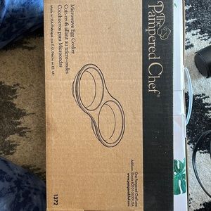 The pampered chef microwave egg cooker.